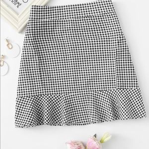 Plaid black and white ruffle mini skirt